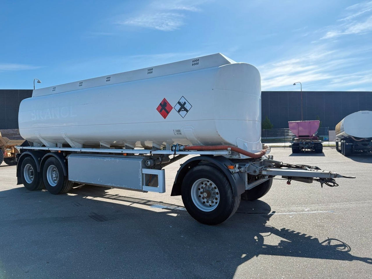 HMK Bilcon 27.000 l. ADR 5 compartment - Tanker trailer: picture 2 HMK Bilcon 27.000 l. ADR 5 compartment - Tanker trailer: picture 2