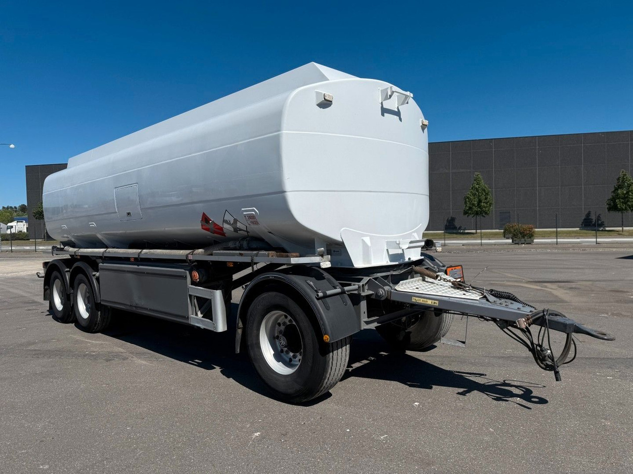 HMK Bilcon 3 axle 27.000 l. ADR 5 rooms - Tanker trailer: picture 2 HMK Bilcon 3 axle 27.000 l. ADR 5 rooms - Tanker trailer: picture 2