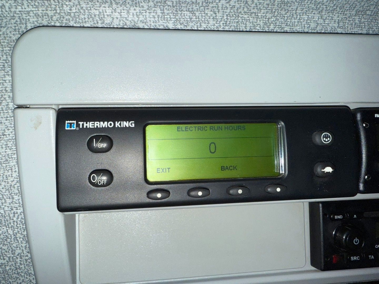 Refrigerator truck Iveco 180E32 Schmitz / Thermo King T-1200R Spectrum Iveco 180E32 Schmitz / Thermo King T-1200R Spectrum: picture 22