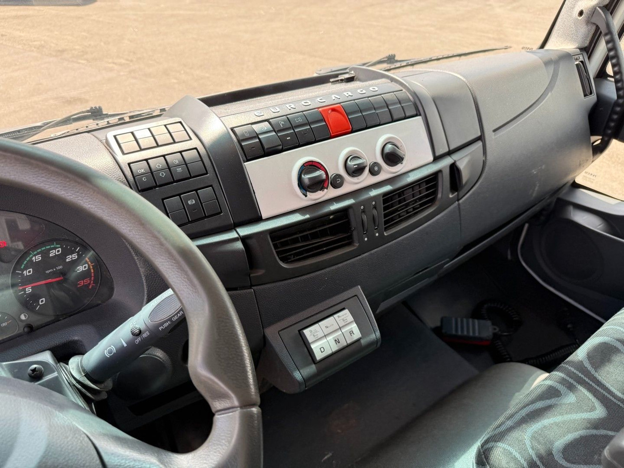 Refrigerator truck Iveco 180E32 Schmitz / Thermo King T-1200R Spectrum Iveco 180E32 Schmitz / Thermo King T-1200R Spectrum: picture 9