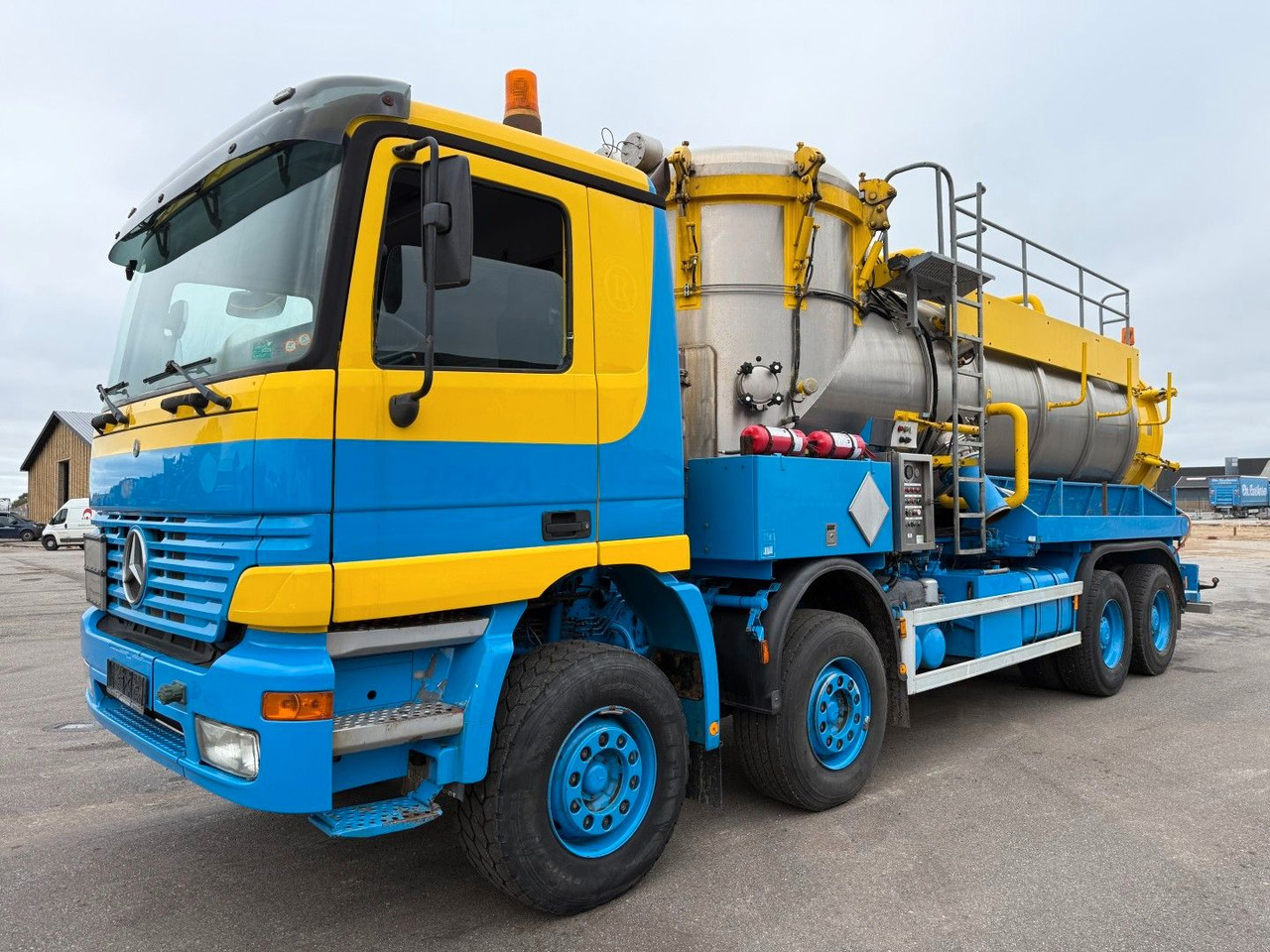 Mercedes-Benz Actros 4140 8x4 KOKS MEGAVAC 8000 ADR Dry Vac - Vacuum truck: picture 1 Mercedes-Benz Actros 4140 8x4 KOKS MEGAVAC 8000 ADR Dry Vac - Vacuum truck: picture 1