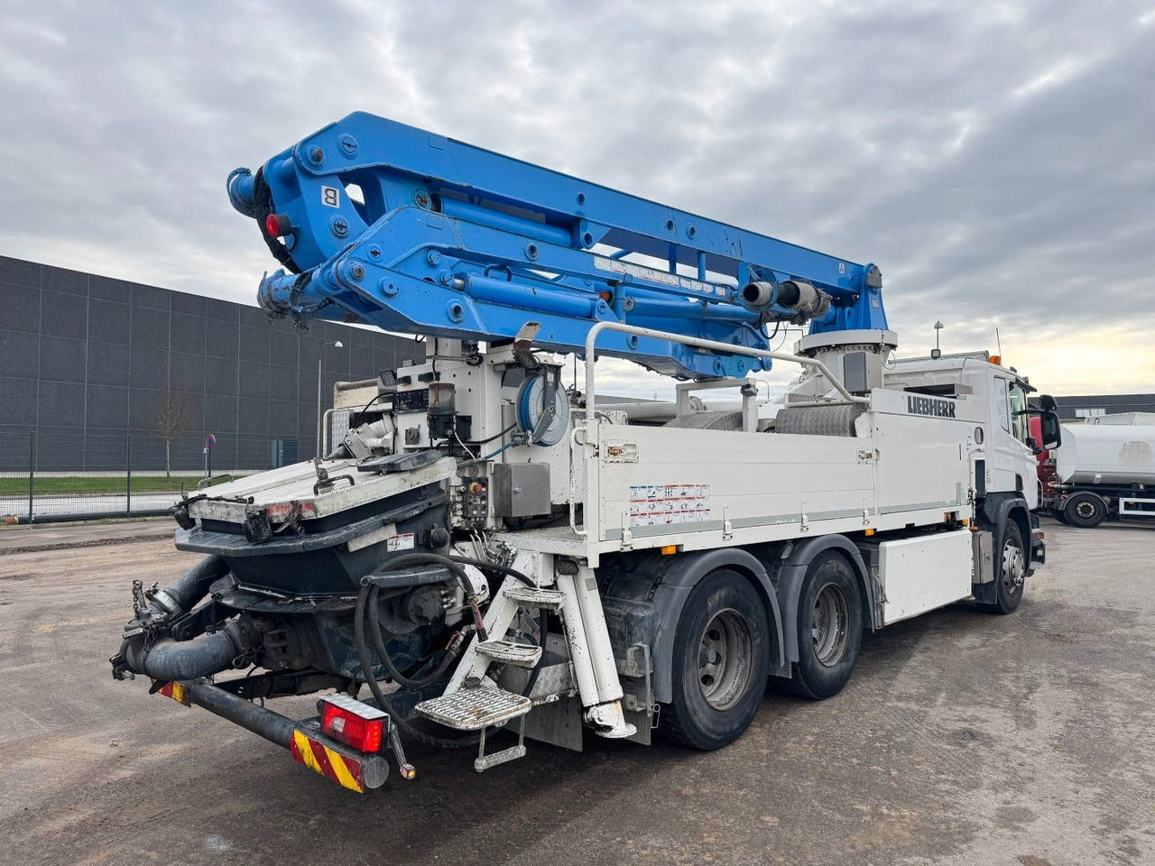 Scania P370 6x4 Liebherr THP140H 24 M4 XH Betonpumpe - Concrete pump truck: picture 3 Scania P370 6x4 Liebherr THP140H 24 M4 XH Betonpumpe - Concrete pump truck: picture 3