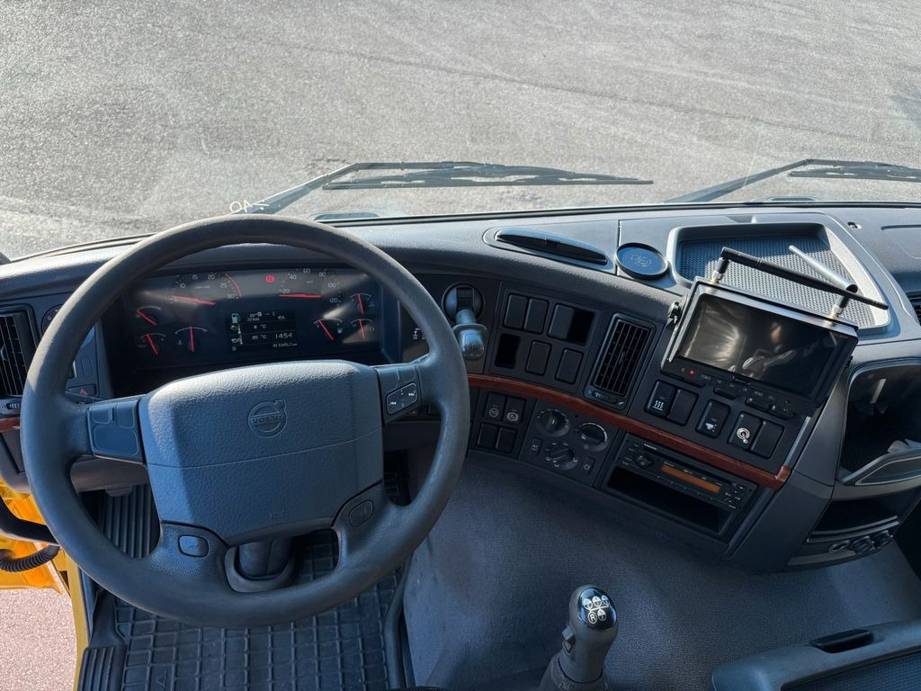 Vacuum truck Volvo FM 340 6x2*4 Euro 5 FFG Elephant 10 m3: picture 6