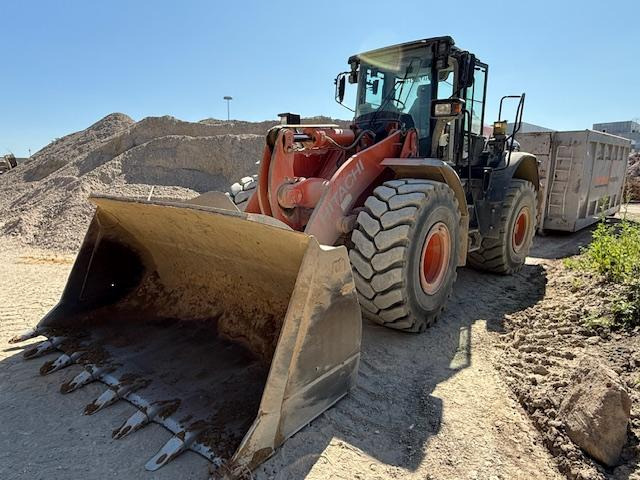 Hitachi ZW220-6 - Wheel loader: picture 2 Hitachi ZW220-6 - Wheel loader: picture 2