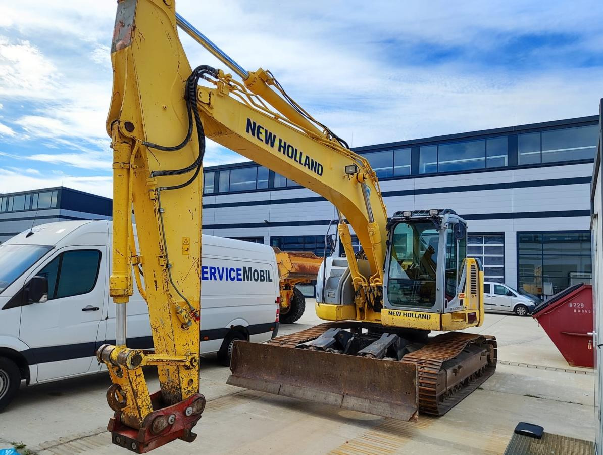 New Holland E235B SR-2 - Crawler excavator: picture 2 New Holland E235B SR-2 - Crawler excavator: picture 2