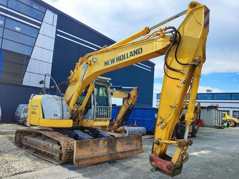 New Holland E235B SR-2 - Crawler excavator: picture 3 New Holland E235B SR-2 - Crawler excavator: picture 3
