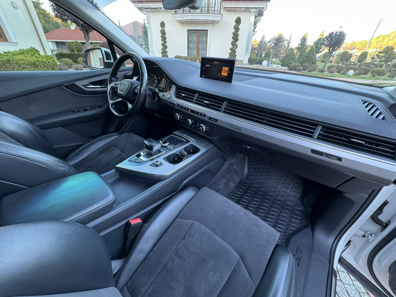 SUV Audi Q7: picture 45