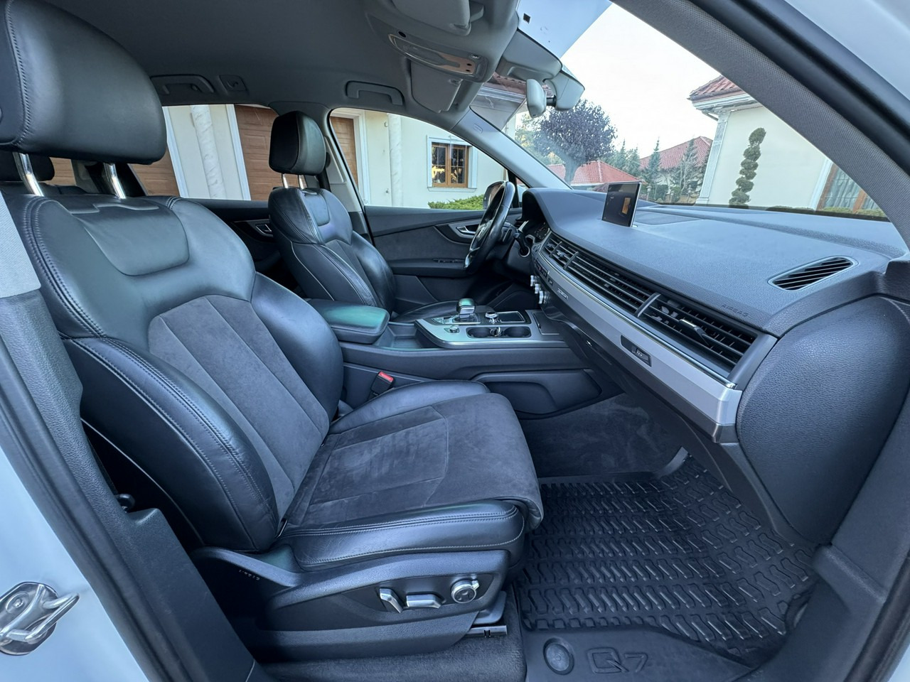SUV Audi Q7: picture 43
