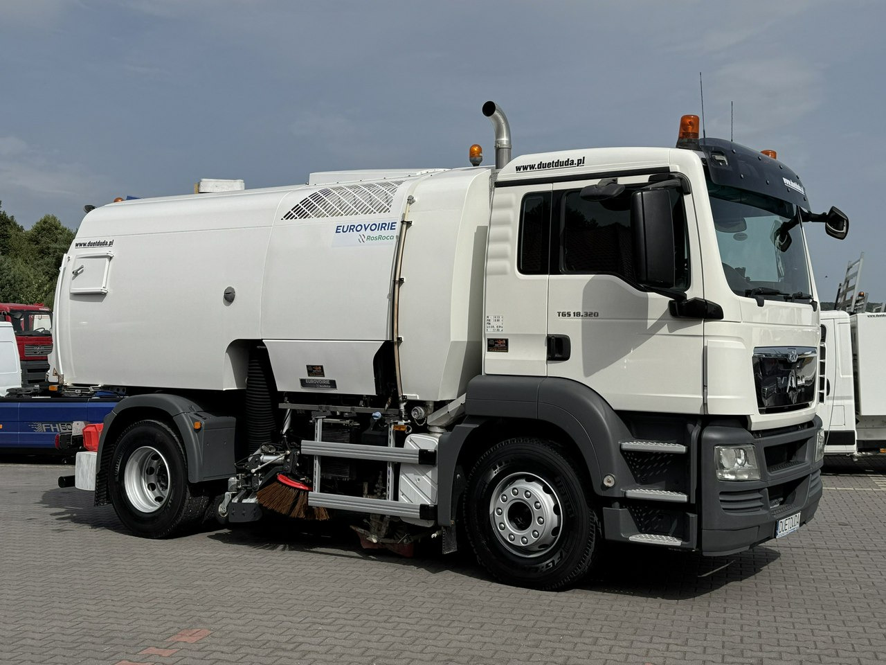 MAN TGS 18.320 E5 BUCHER OPTIFANT 8000 Zamiatarka Uliczna Euro 6 - Road sweeper: picture 3 MAN TGS 18.320 E5 BUCHER OPTIFANT 8000 Zamiatarka Uliczna Euro 6 - Road sweeper: picture 3