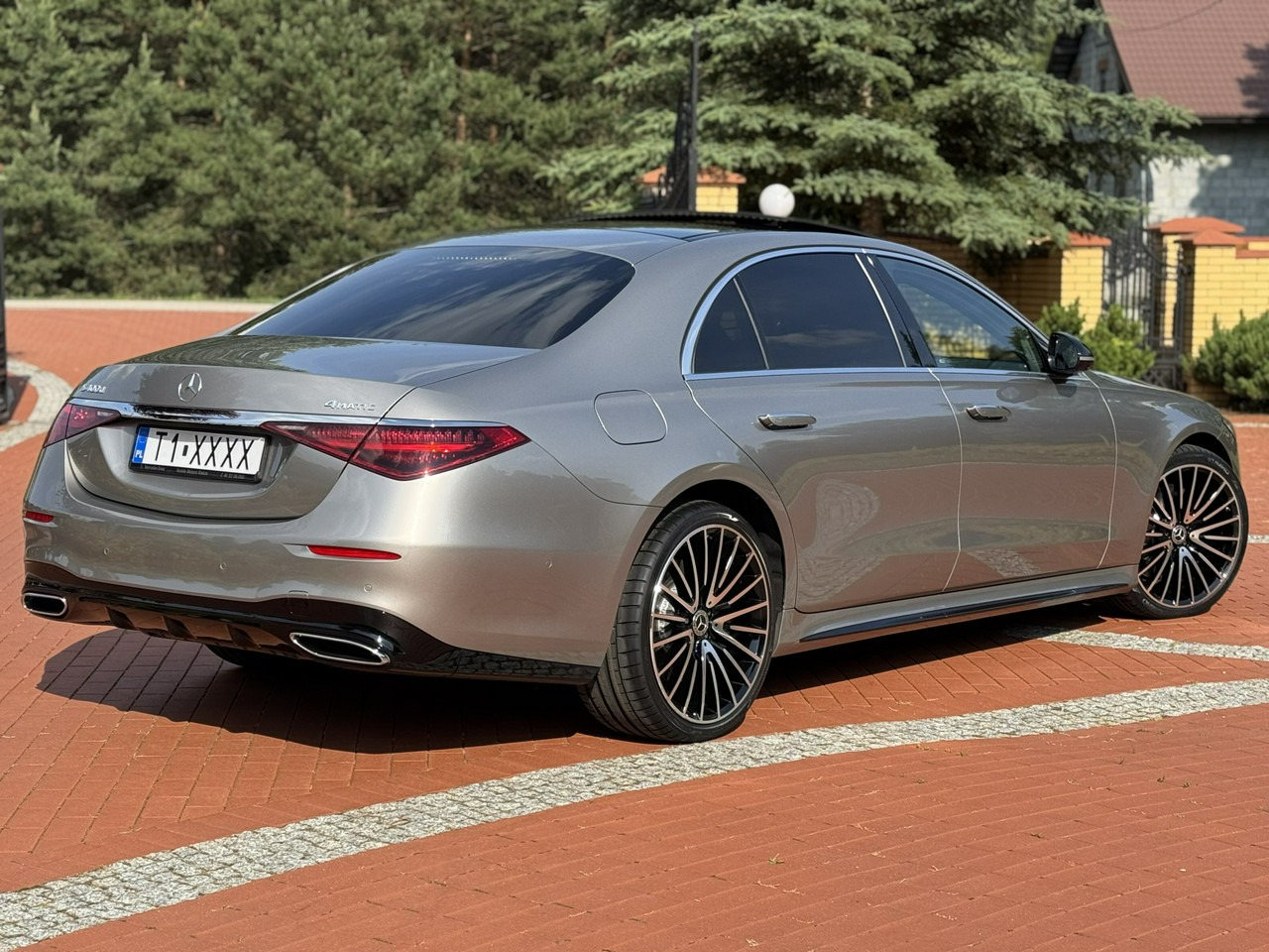 Sedan Mercedes S 400: picture 15