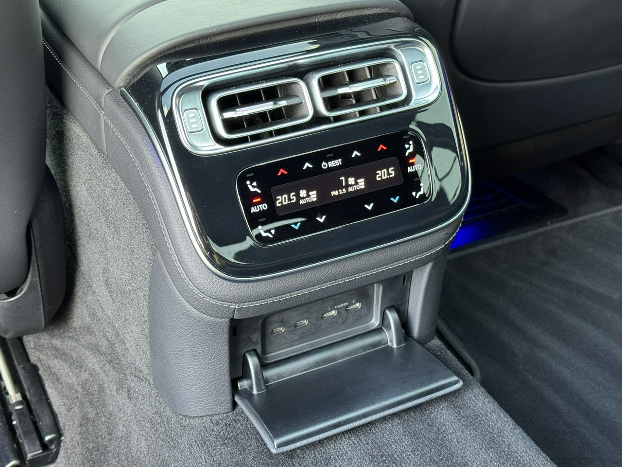 Sedan Mercedes S 400: picture 42