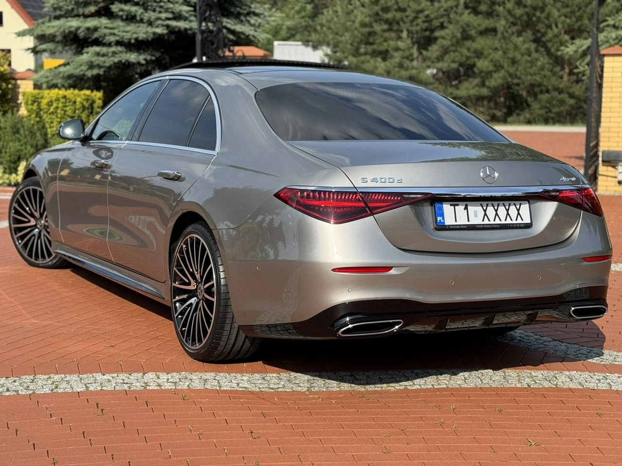 Sedan Mercedes S 400: picture 16