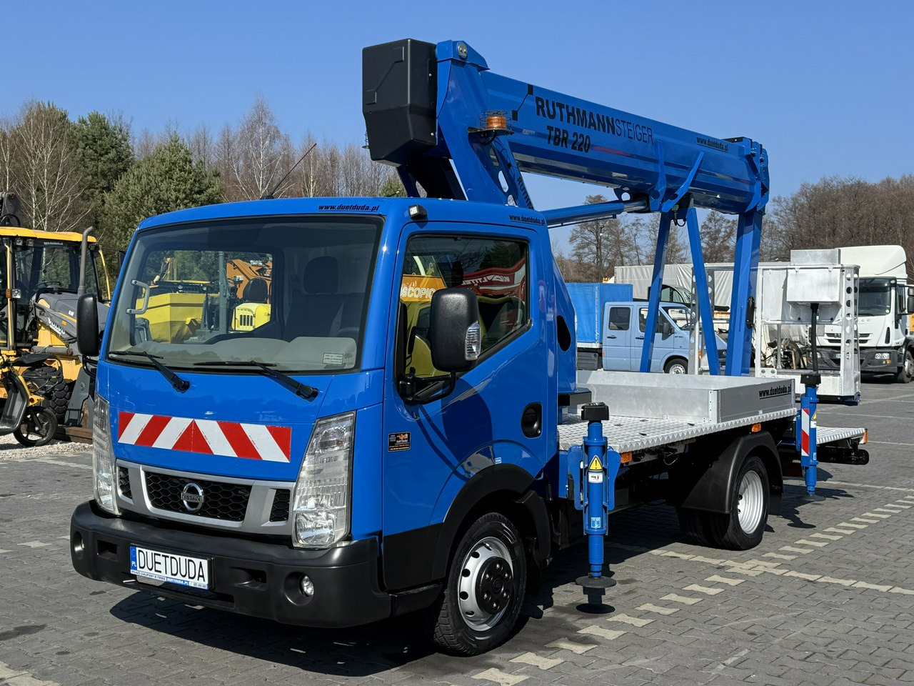 Nissan Cabstar - Truck with aerial platform: picture 5 Nissan Cabstar - Truck with aerial platform: picture 5