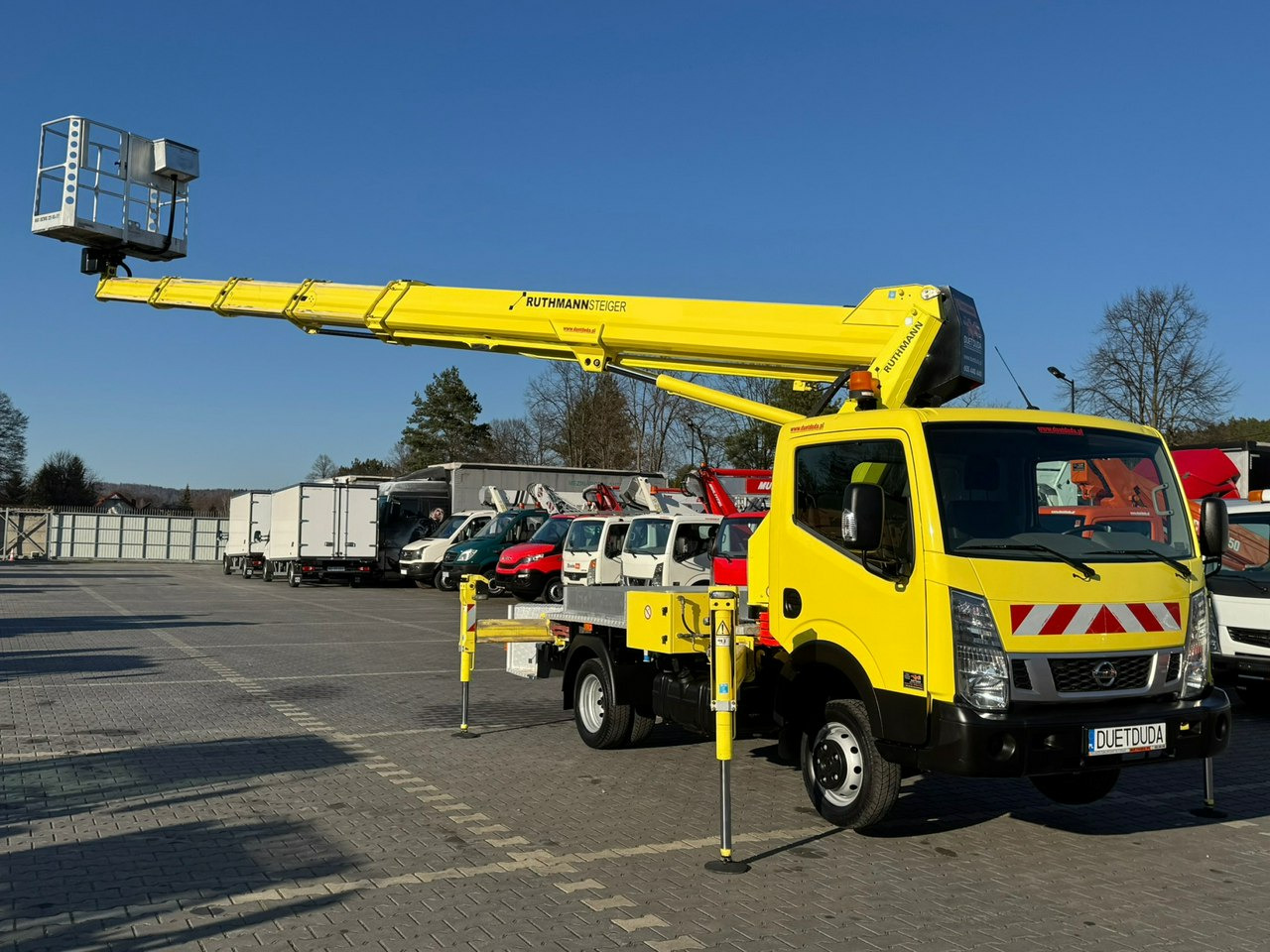 Nissan Cabstar - Truck with aerial platform: picture 1 Nissan Cabstar - Truck with aerial platform: picture 1