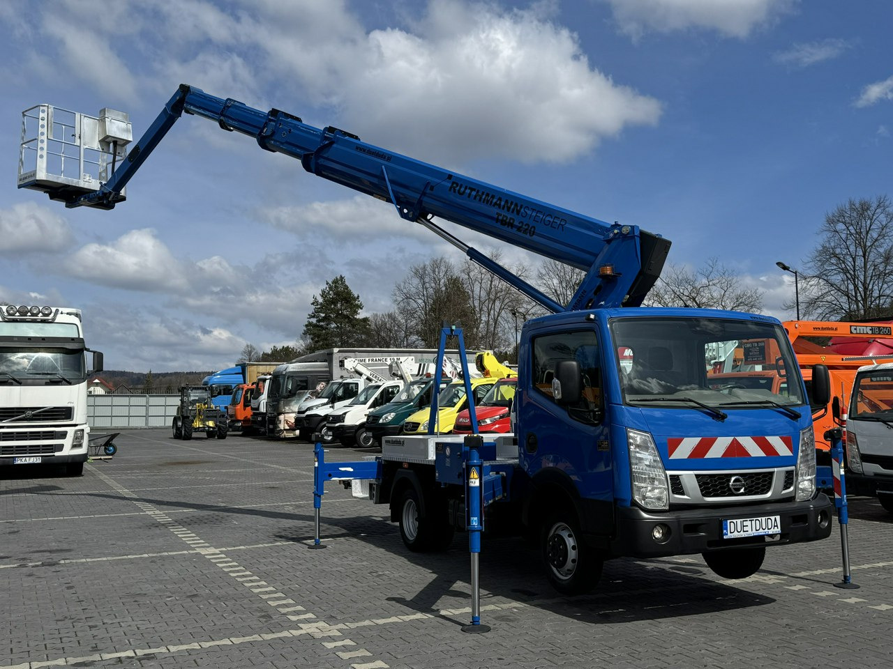 Nissan Cabstar - Truck with aerial platform: picture 4 Nissan Cabstar - Truck with aerial platform: picture 4