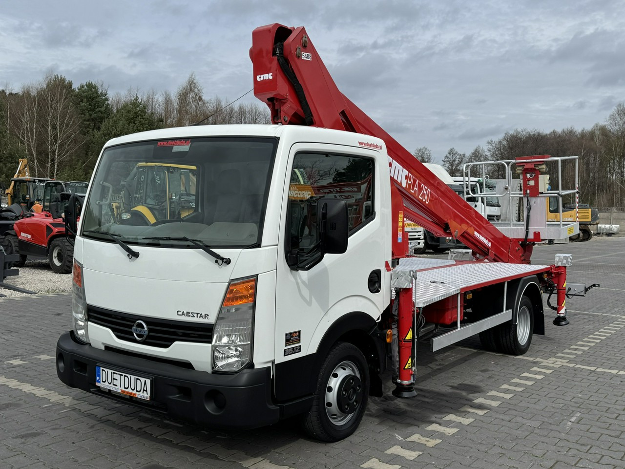Nissan Cabstar - Truck with aerial platform: picture 4 Nissan Cabstar - Truck with aerial platform: picture 4