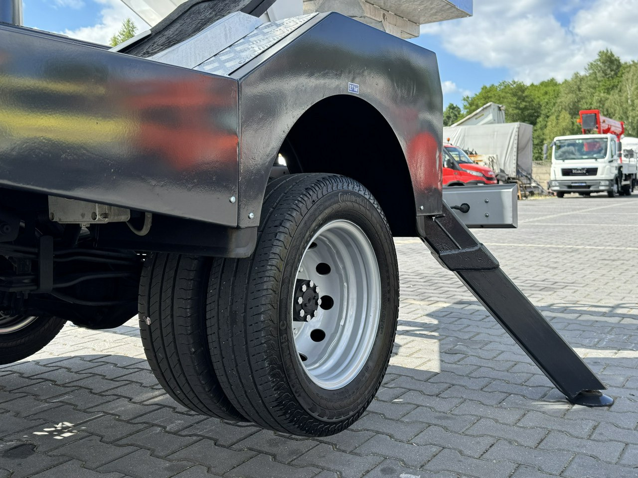 Nissan Cabstar - Truck with aerial platform: picture 5 Nissan Cabstar - Truck with aerial platform: picture 5