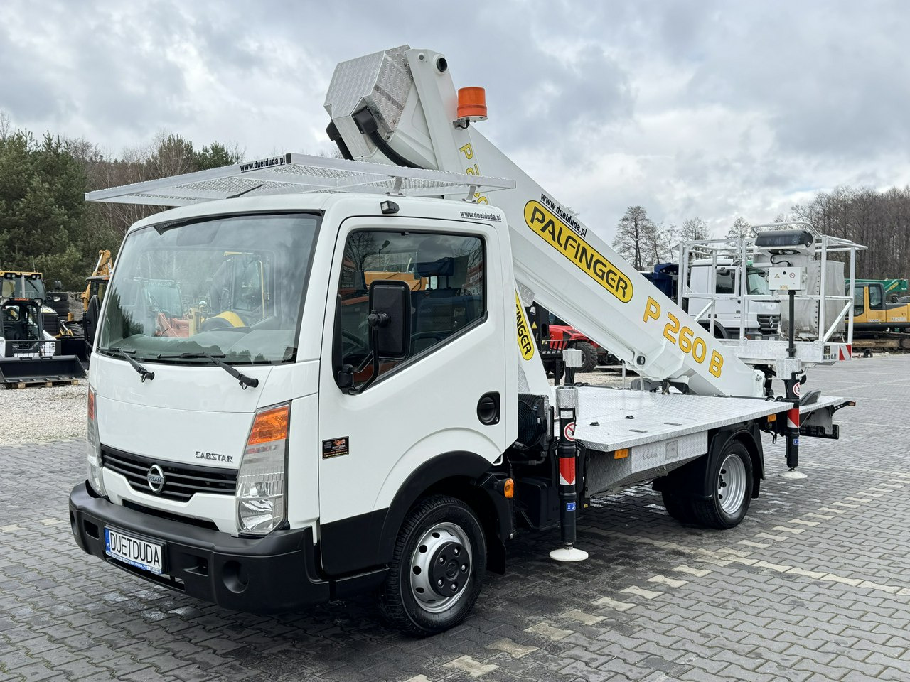 Nissan Cabstar - Truck with aerial platform: picture 4 Nissan Cabstar - Truck with aerial platform: picture 4