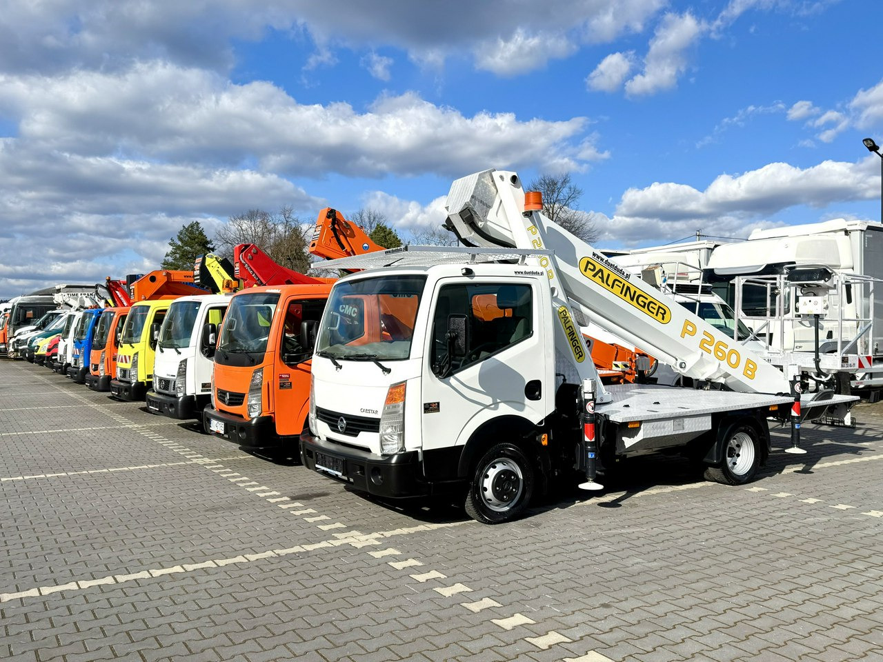 Nissan Cabstar - Truck with aerial platform: picture 1 Nissan Cabstar - Truck with aerial platform: picture 1