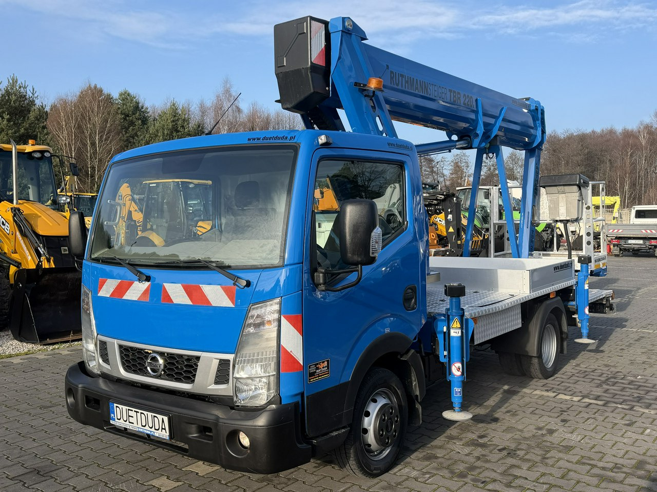 Nissan Cabstar - Truck with aerial platform: picture 2 Nissan Cabstar - Truck with aerial platform: picture 2