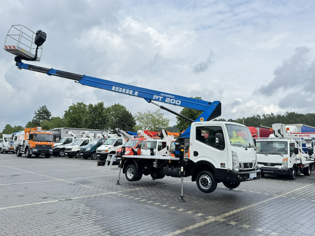 Nissan Cabstar - Truck with aerial platform: picture 1 Nissan Cabstar - Truck with aerial platform: picture 1
