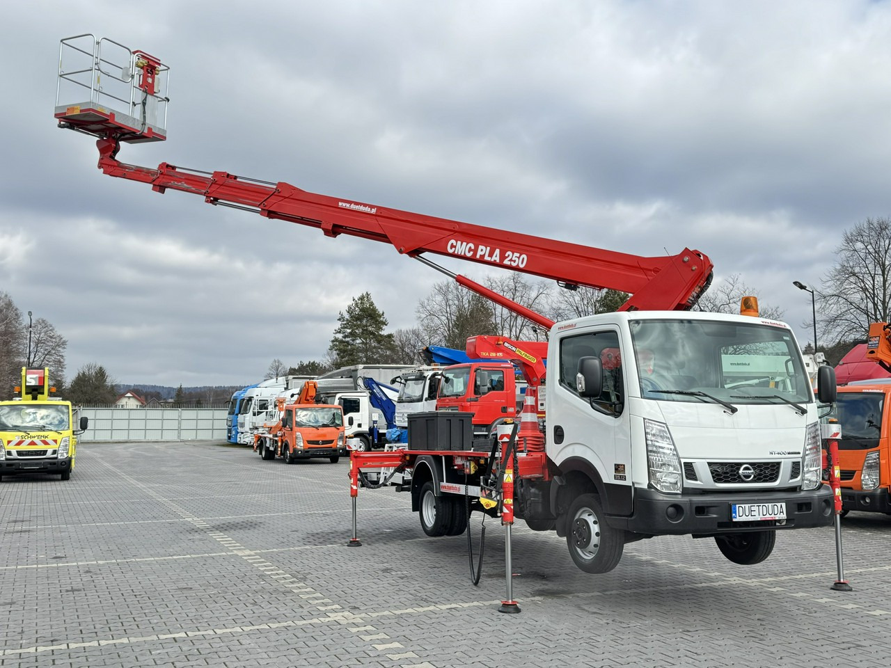 Nissan Cabstar - Truck with aerial platform: picture 4 Nissan Cabstar - Truck with aerial platform: picture 4