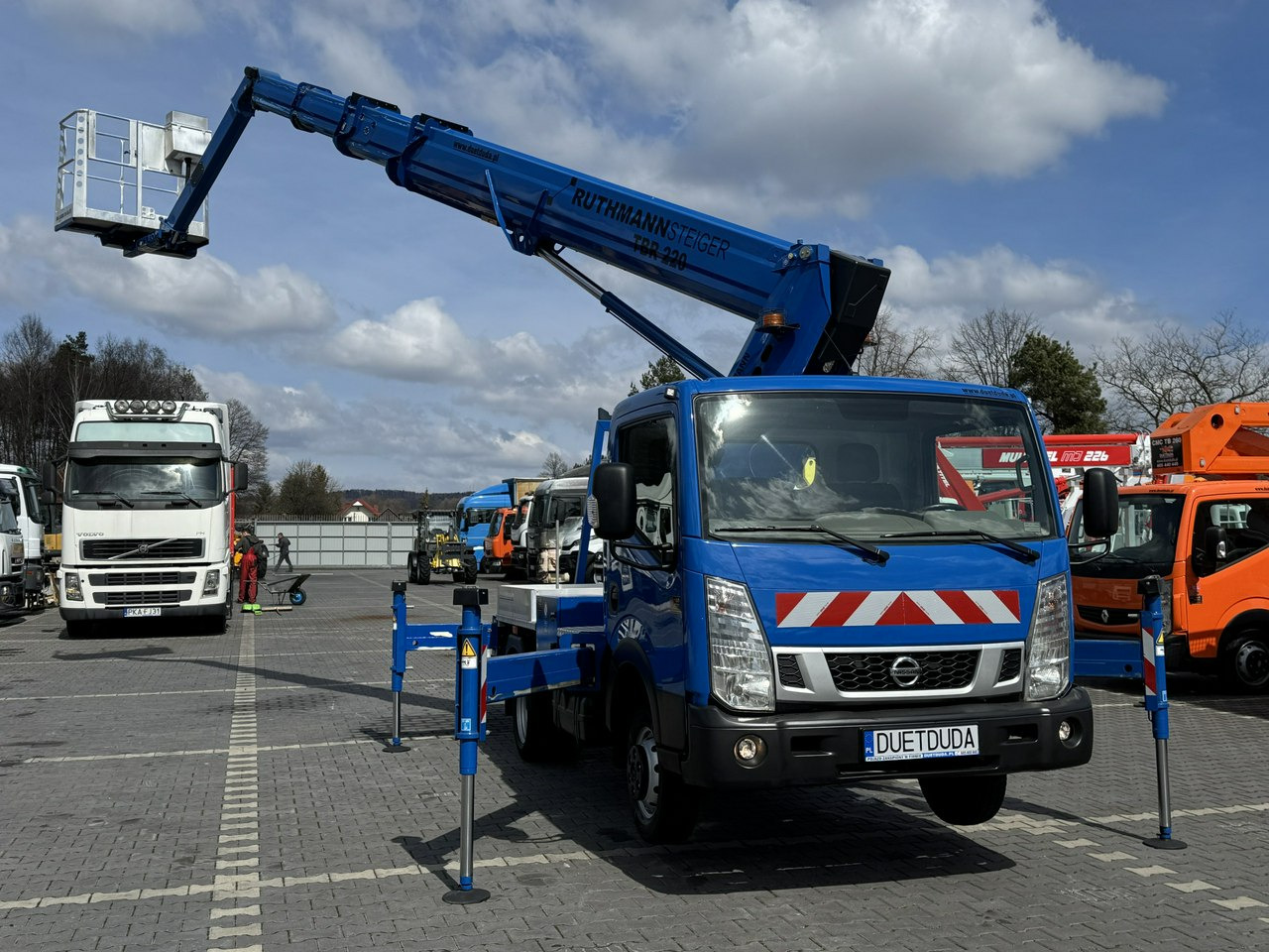 Nissan Cabstar - Truck with aerial platform: picture 2 Nissan Cabstar - Truck with aerial platform: picture 2