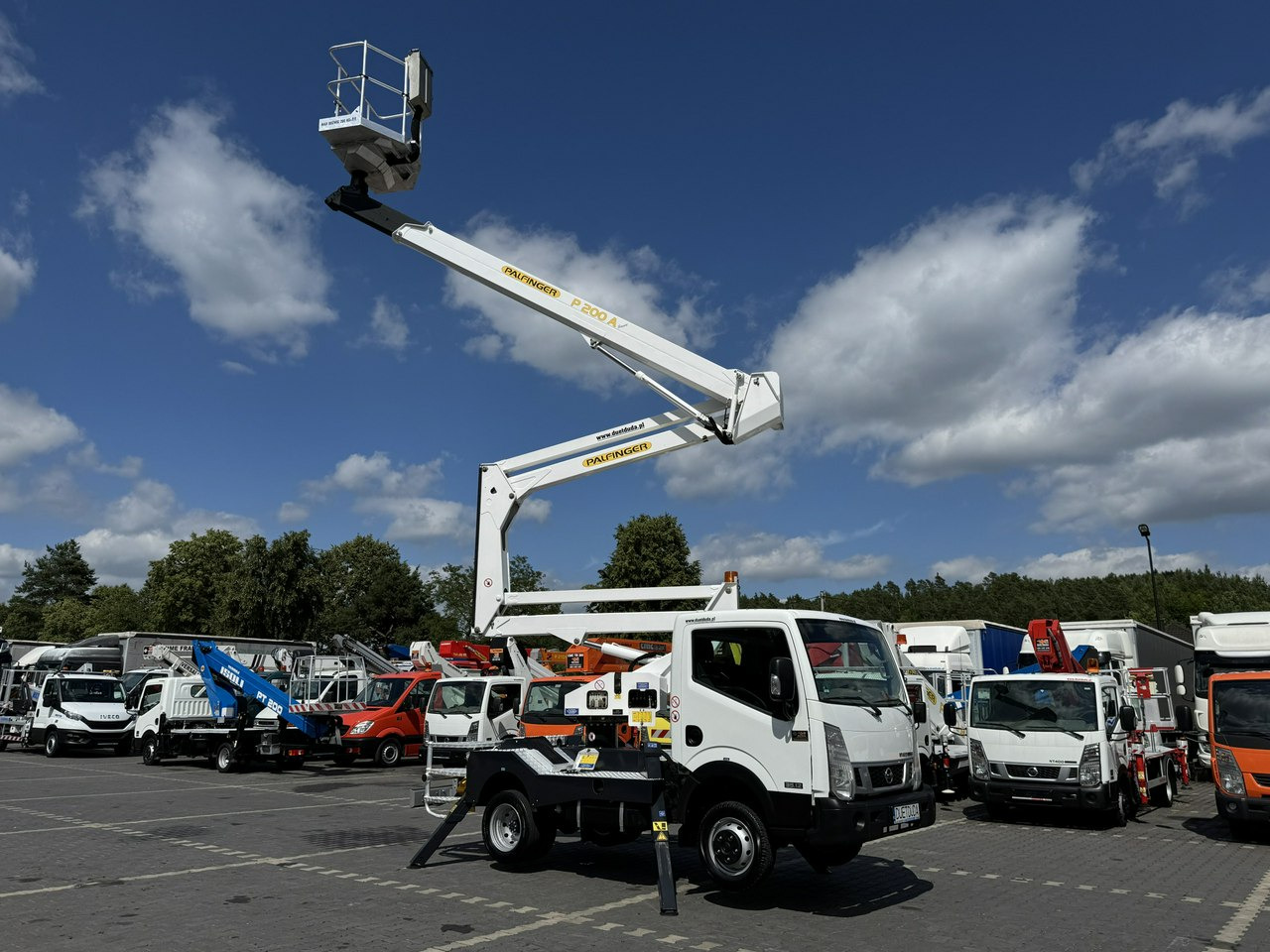 Nissan Cabstar - Truck with aerial platform: picture 2 Nissan Cabstar - Truck with aerial platform: picture 2