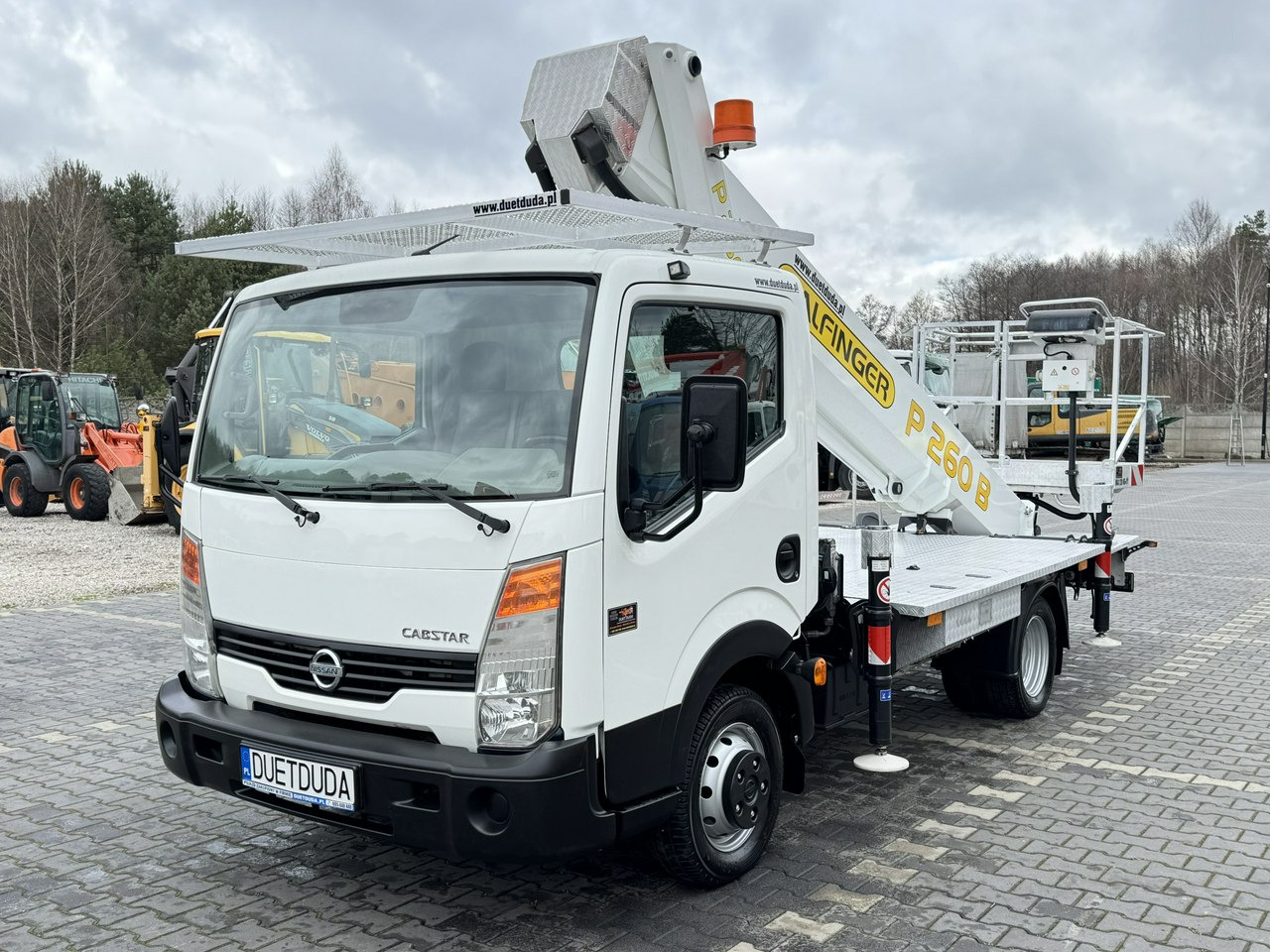 Nissan Cabstar - Truck with aerial platform: picture 3 Nissan Cabstar - Truck with aerial platform: picture 3