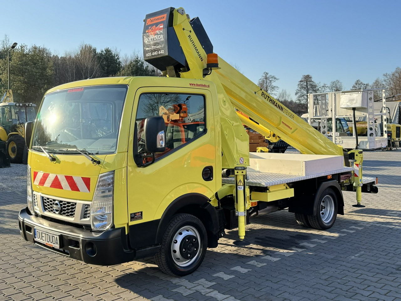 Nissan Cabstar - Truck with aerial platform: picture 4 Nissan Cabstar - Truck with aerial platform: picture 4