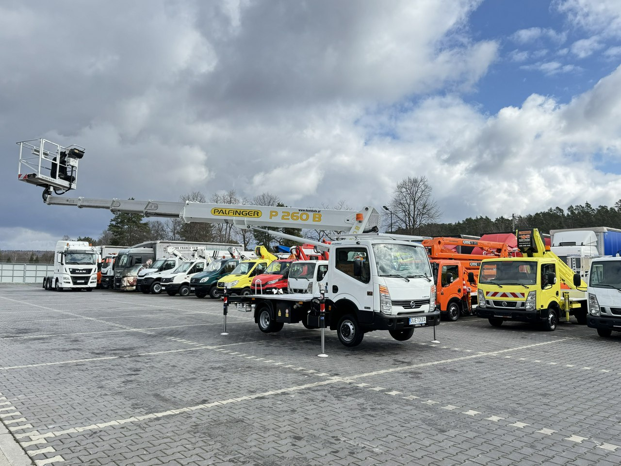 Nissan Cabstar - Truck with aerial platform: picture 5 Nissan Cabstar - Truck with aerial platform: picture 5
