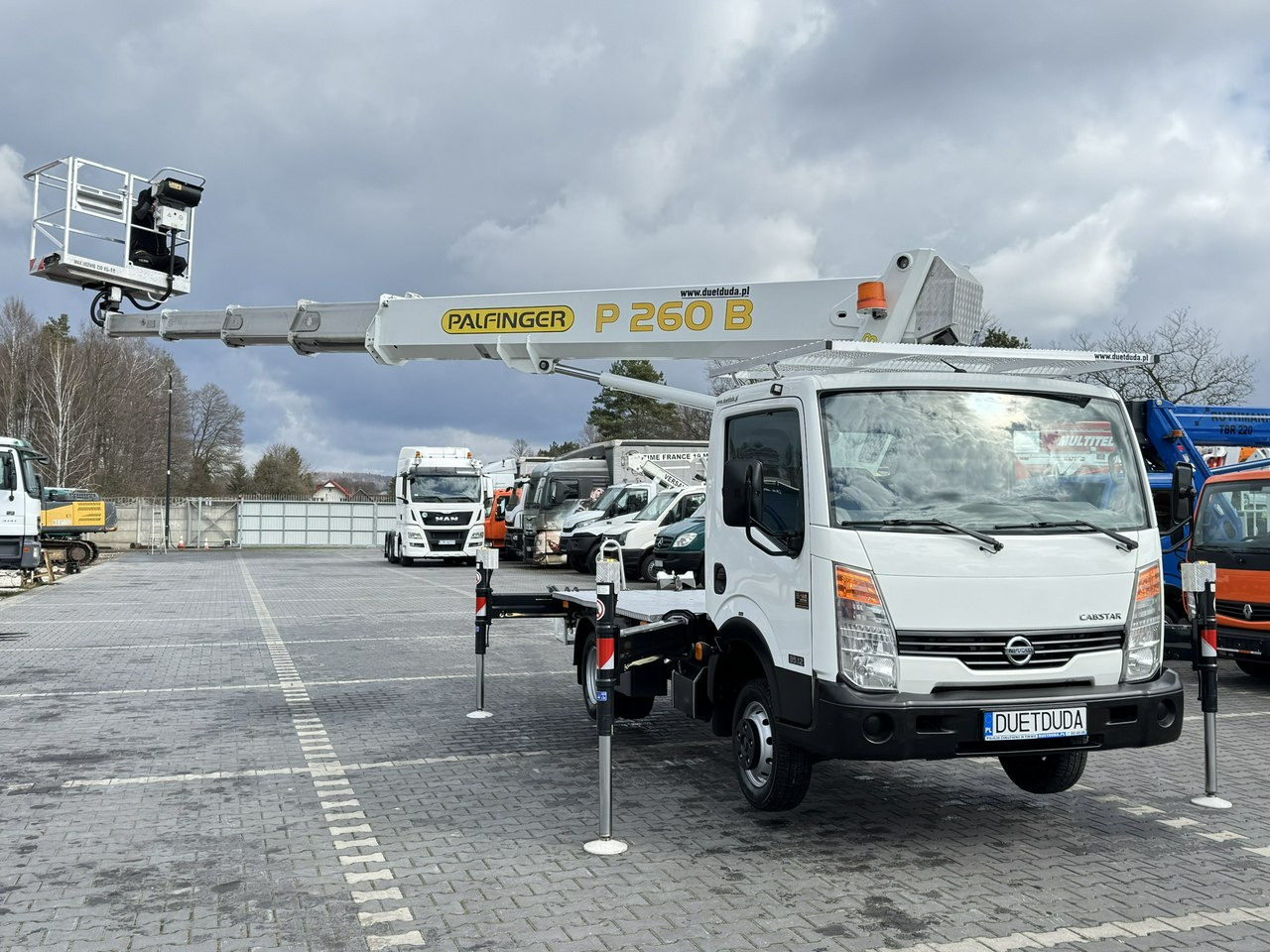 Nissan Cabstar - Truck with aerial platform: picture 3 Nissan Cabstar - Truck with aerial platform: picture 3