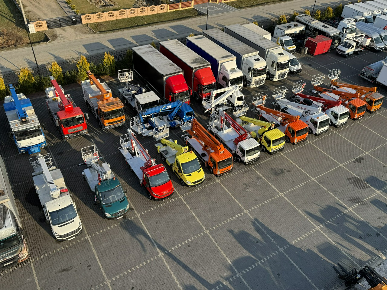 Nissan Zwyżka / Podnośnik Koszowy / 4X4 / CABSTAR / MAXITY / SPRINTER - Truck with aerial platform: picture 4 Nissan Zwyżka / Podnośnik Koszowy / 4X4 / CABSTAR / MAXITY / SPRINTER - Truck with aerial platform: picture 4