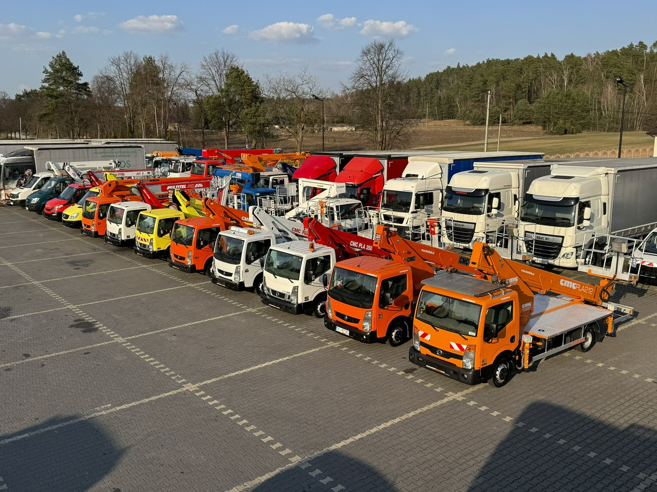 Nissan Zwyżka / Podnośnik Koszowy / 4X4 / CABSTAR / MAXITY / SPRINTER - Truck with aerial platform: picture 2 Nissan Zwyżka / Podnośnik Koszowy / 4X4 / CABSTAR / MAXITY / SPRINTER - Truck with aerial platform: picture 2