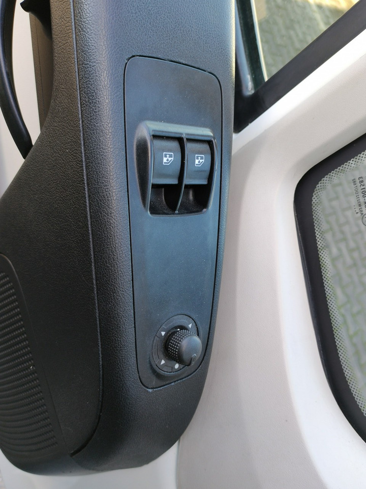 Closed box van Peugeot Boxer: picture 32