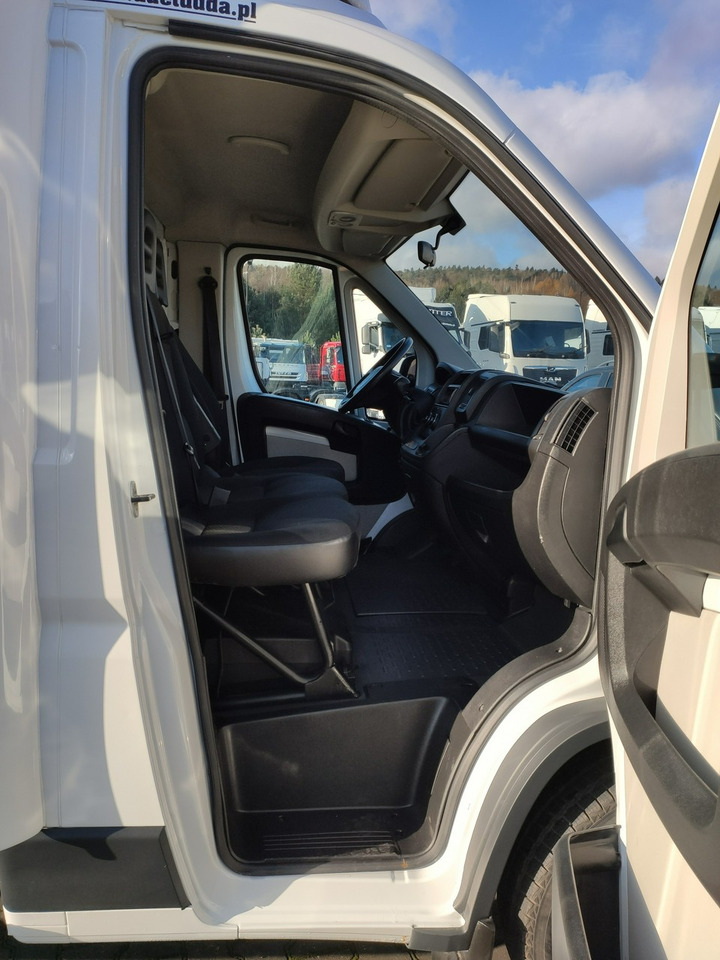 Closed box van Peugeot Boxer: picture 12