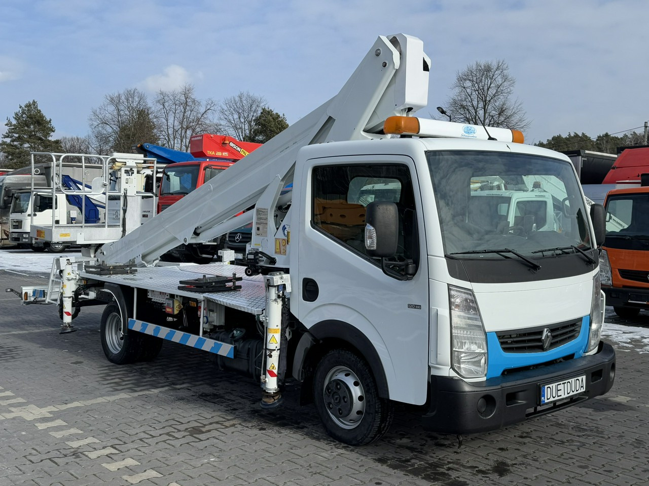 Renault Maxity - Truck with aerial platform: picture 5 Renault Maxity - Truck with aerial platform: picture 5