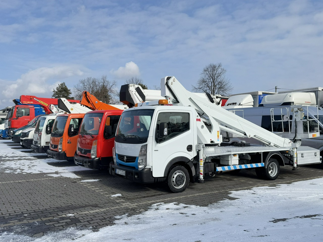 Renault Maxity - Truck with aerial platform: picture 1 Renault Maxity - Truck with aerial platform: picture 1