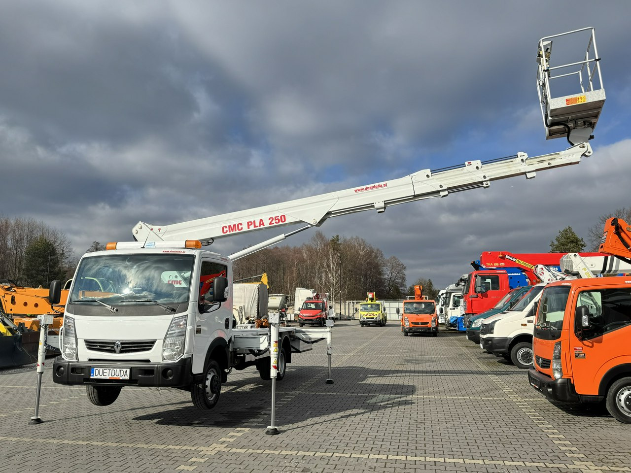 Renault Maxity - Truck with aerial platform: picture 5 Renault Maxity - Truck with aerial platform: picture 5