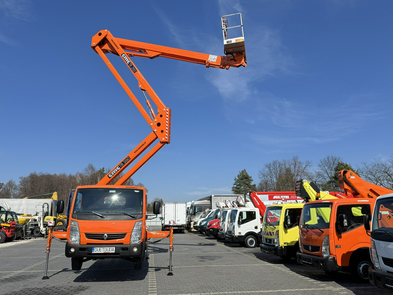 Renault Maxity - Truck with aerial platform: picture 3 Renault Maxity - Truck with aerial platform: picture 3