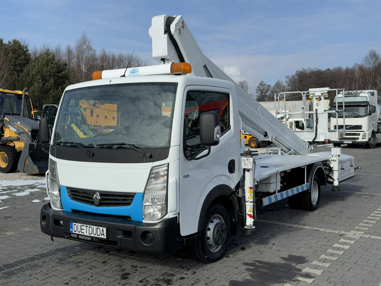 Renault Maxity - Truck with aerial platform: picture 2 Renault Maxity - Truck with aerial platform: picture 2