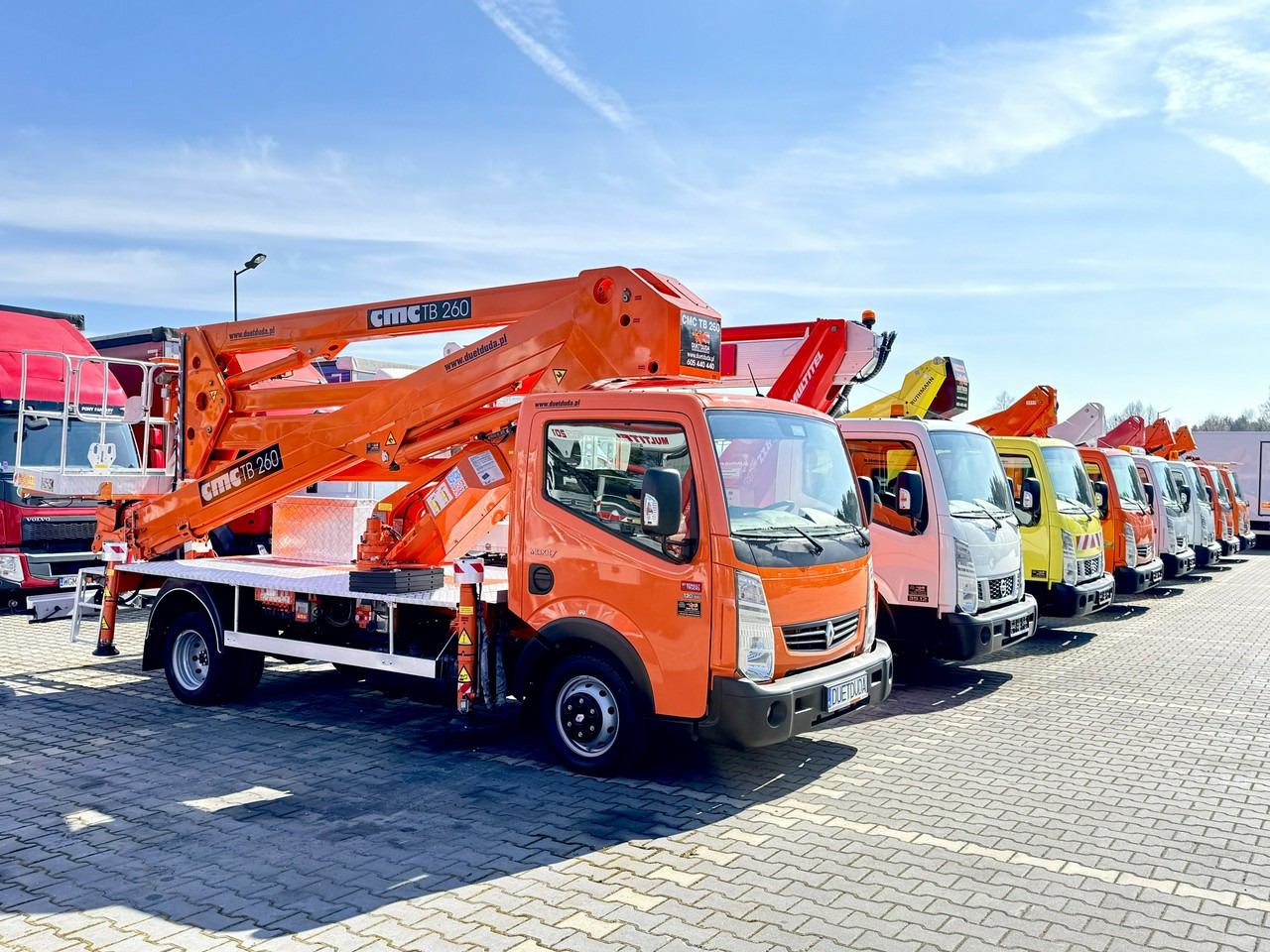 Renault Maxity - Truck with aerial platform: picture 1 Renault Maxity - Truck with aerial platform: picture 1