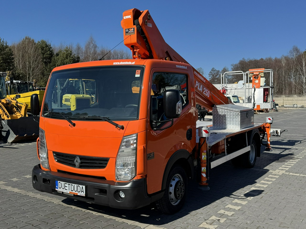Renault Maxity - Truck with aerial platform: picture 3 Renault Maxity - Truck with aerial platform: picture 3