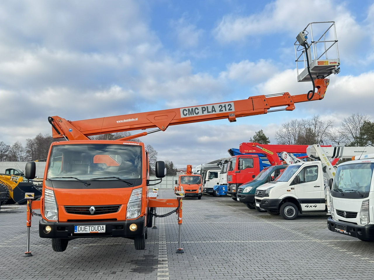 Renault Maxity - Truck with aerial platform: picture 2 Renault Maxity - Truck with aerial platform: picture 2