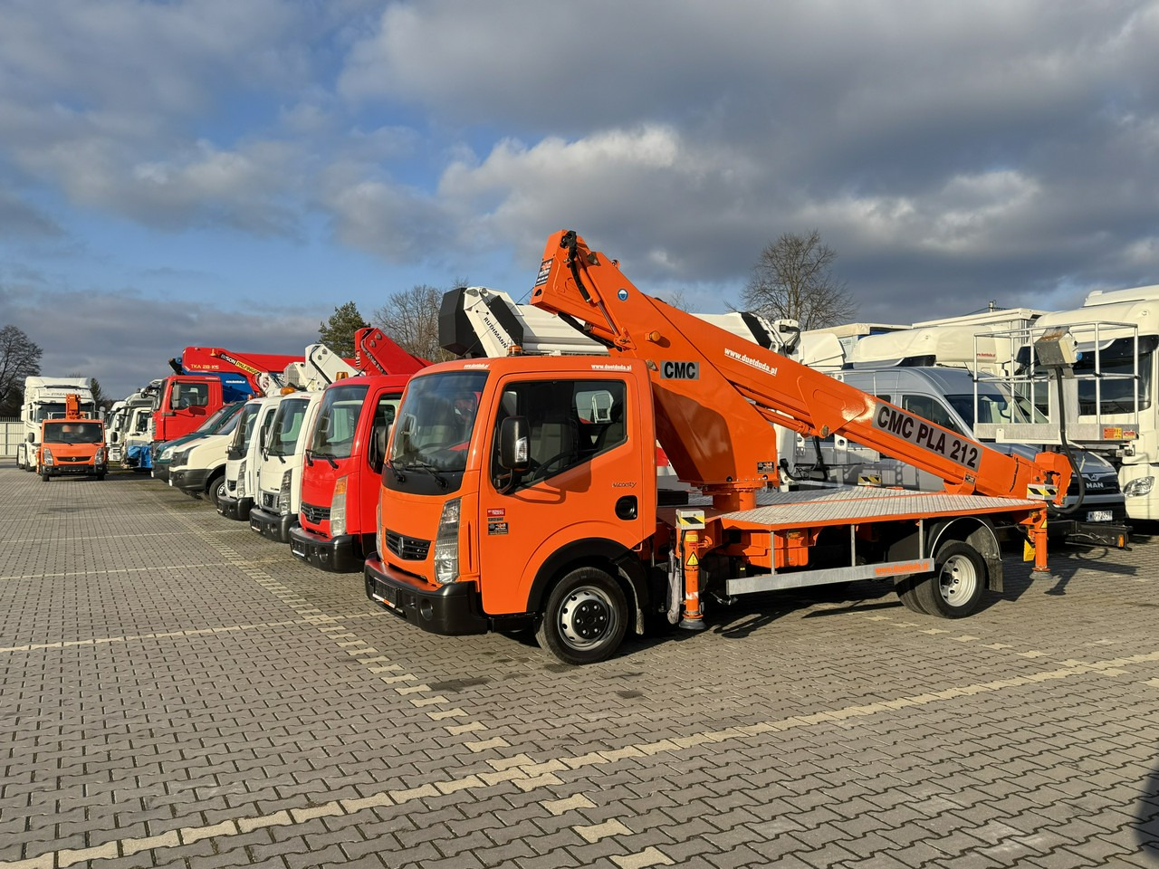 Renault Maxity - Truck with aerial platform: picture 1 Renault Maxity - Truck with aerial platform: picture 1