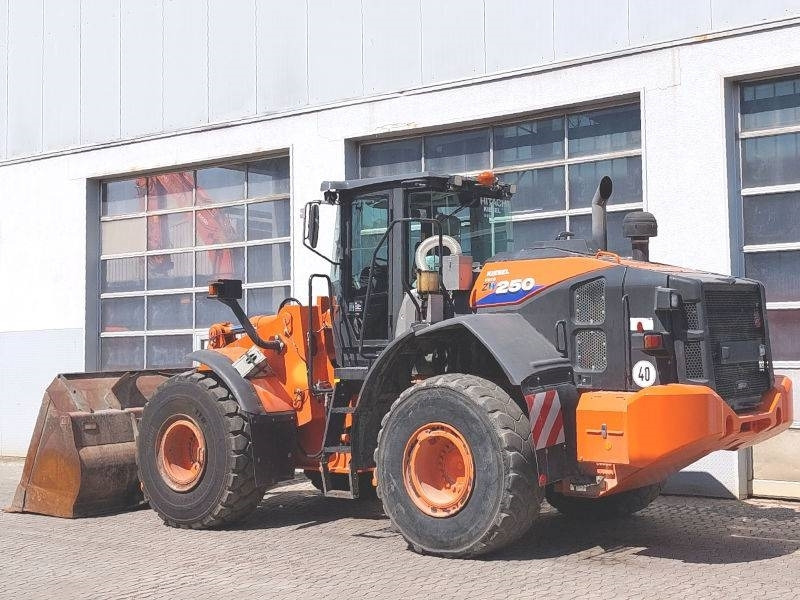 Hitachi ZW 250-6  - Wheel loader: picture 3 Hitachi ZW 250-6  - Wheel loader: picture 3