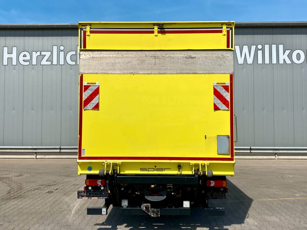 Iveco 160-250 Eurocargo | LBW 2,00to.*3x Sitze*Navi*AC - Box truck: picture 4 Iveco 160-250 Eurocargo | LBW 2,00to.*3x Sitze*Navi*AC - Box truck: picture 4