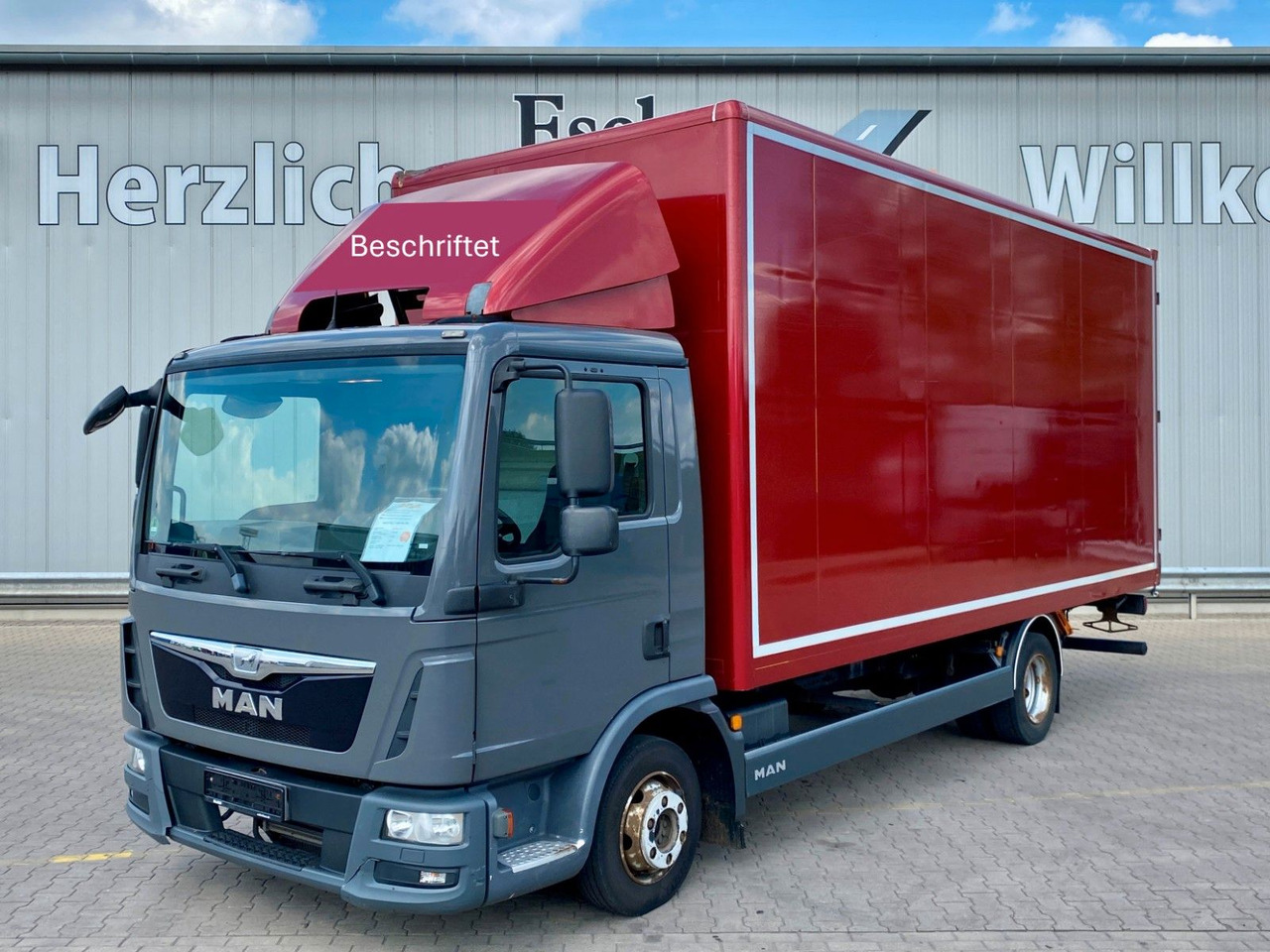 MAN TGL 7.150|Koffer innen Teppichverkleidung*Portal MAN TGL 7.150|Koffer innen Teppichverkleidung*Portal - Closed box van: picture 1 MAN TGL 7.150|Koffer innen Teppichverkleidung*Portal MAN TGL 7.150|Koffer innen Teppichverkleidung*Portal - Closed box van: picture 1