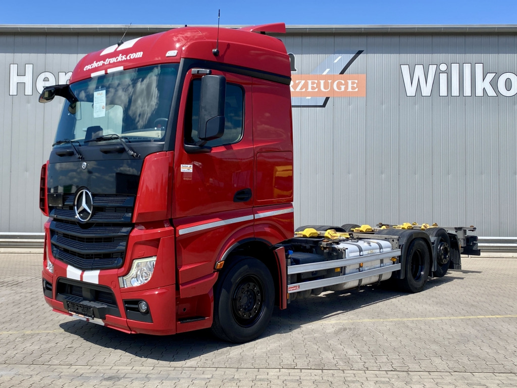 Mercedes-Benz 2546 LL 6x2 - Container transporter/ Swap body truck: picture 1 Mercedes-Benz 2546 LL 6x2 - Container transporter/ Swap body truck: picture 1