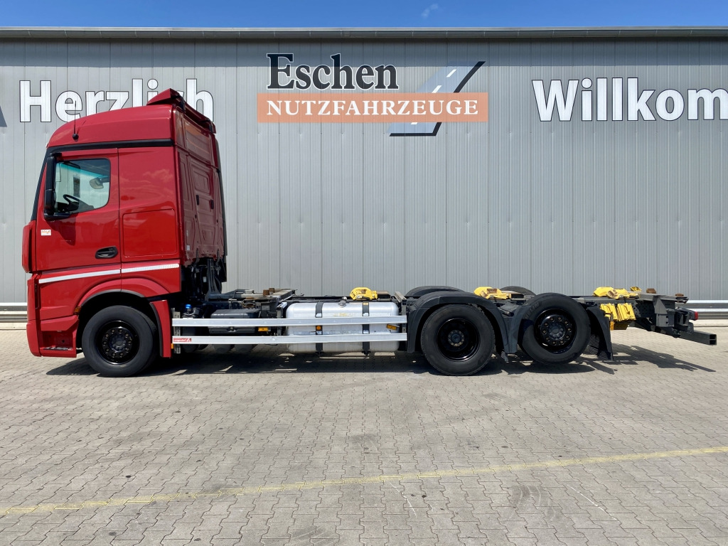Mercedes-Benz 2546 LL 6x2 - Container transporter/ Swap body truck: picture 2 Mercedes-Benz 2546 LL 6x2 - Container transporter/ Swap body truck: picture 2